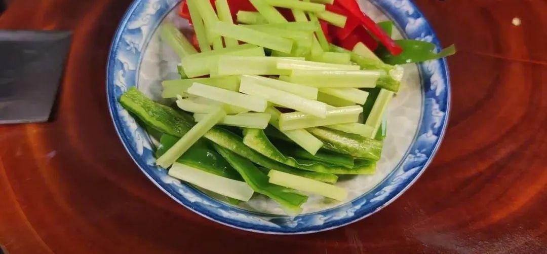 6个月宝宝辅食芹菜泥，营养与美味的完美结合