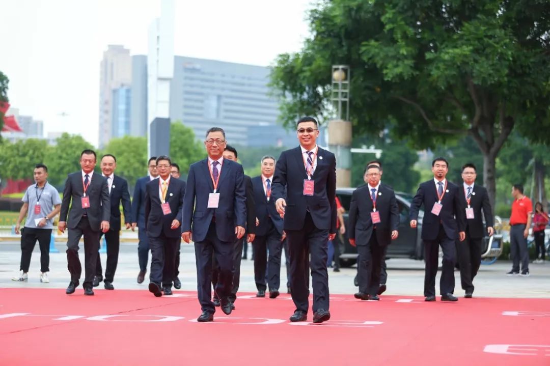 2015广东省两会，开启新篇章，共筑岭南梦